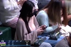 ??寶島聯(lián)賽的美女球迷可真不少啊，導(dǎo)播很難不發(fā)現(xiàn)??！