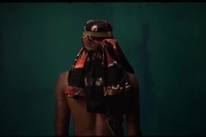 這……被綁架了就眨眨眼！奧利塞的“性感”廣告！