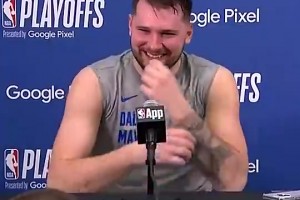 名場面！采訪突現(xiàn)不可描述聲音??東契奇臉通紅：希望不是直播…