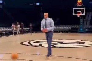 庫里點(diǎn)贊！年近50歲的卡特西裝革履仍能扣籃