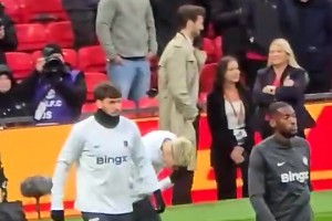 加納喬賽前熱身，遭曼聯(lián)主場(chǎng)球迷狂噓??