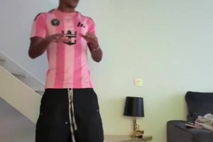 你也想去邁阿密！？亞馬爾穿著梅西10號球衣，這下直接致敬了~