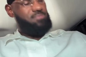 嘻哈詹限時回歸??詹姆斯搖頭晃腦跟唱，這rap水平如何？？