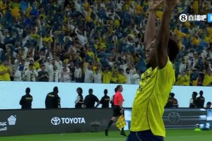 對手回傳送禮！科曼沖刺奔襲臥射破門！勝利2-0再下一城！