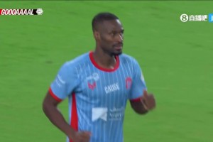 勝利被扳回一球！希拉門前俯身沖頂頭球破門！