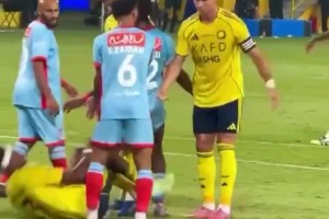 笑死了，羅三歲上線！C羅為隊友出頭，模仿對手亂踩人??