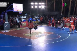 太有節(jié)目效果了！徐靜雨上籃遭郭艾倫血帽，還被郭艾倫從身上躍過??