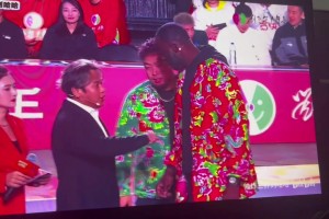 ????！宋小寶現(xiàn)場(chǎng)教學(xué)穿東北大花衣的追夢(mèng)“瞅你那損色”~