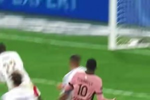 順利拿下第一座金球？回顧登貝萊上賽季的經典慶祝動作！