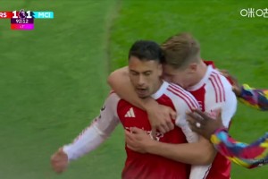 替補奇兵??埃澤長傳送助攻，馬丁內利單刀吊射絕殺曼城！