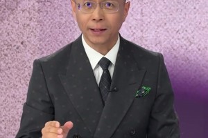 詹?。汗系蠆W拉濃眉大眼也開(kāi)始擺大巴了，阿森納陣容深度多線爭(zhēng)冠