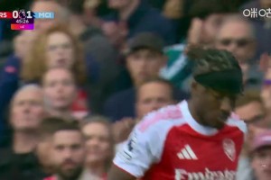 馬杜埃凱小角度爆射被撲出！詹俊：立棍單打，絕對是英超一哥啊！