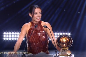 三連莊！官方：邦馬蒂獲2025年女子金球獎，擊敗槍手球員卡爾登泰