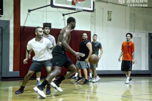 韋德打野球局，這肌肉線條，看起來相當有美感