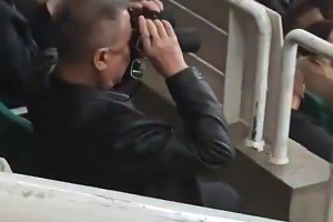 可惜火箭沒辦法簽?zāi)?！依舊是自由球員的威少，與保羅一起訓(xùn)練