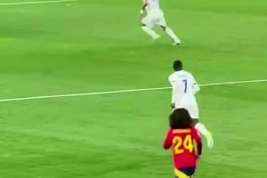 此前登貝萊親眼目睹亞馬爾破門全過(guò)程后一時(shí)懵逼，這也太強(qiáng)了！