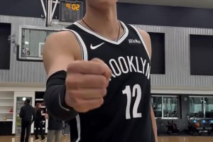 希望能留下來(lái)！曾凡博現(xiàn)身籃網(wǎng)媒體日，身披12號(hào)戰(zhàn)袍！