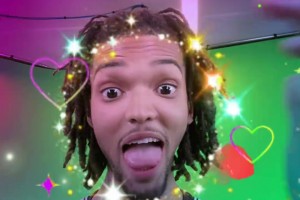 背后必有漢人指點(diǎn)??籃網(wǎng)扎威自拍抖音，這BGM+美顏太炸裂！