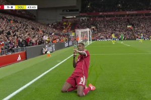 1.44億歐新援處子球！伊薩克推射破門滑跪慶祝！基耶薩斷球送助攻