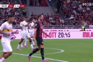 又是立柱！薩勒馬科爾斯右路傳中，拉比奧特后點包抄飛身打門中柱