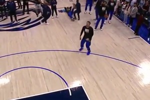 夢八動員大會！08奧運，科比和詹姆斯隊內(nèi)發(fā)表講話激勵隊友！