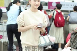 這是真公主！綠軍股東何猷君姐姐，34歲休閑裝跟小女孩似的??