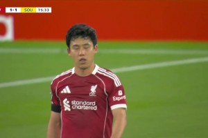 離譜失誤！遠(yuǎn)藤航頭球解圍送禮！查爾斯破門利物浦1-1遭圣徒扳平