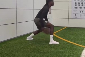 如此絲滑！全能的卡馬文加穿拖鞋打籃球??