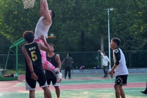 在NBA沒(méi)出場(chǎng)時(shí)間的扣籃王，野球局真的是亂殺