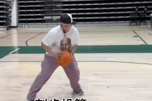 楊瀚森去開拓者球迷商店里淘了兩件自己的球衣，是送給朋友的吧？