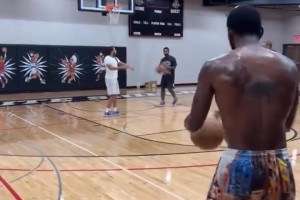 恢復得真快?。W文已經(jīng)能投籃了，超遠三分8投全中！