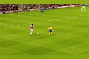 在綠茵場上跳舞！應(yīng)該就是這種感覺吧！