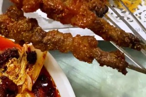 帶上貨了？朱芳雨吃陜西燒烤聊曾凡博：他跳出了CBA舒適區(qū)！