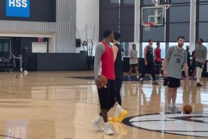 加油，曾凡博已正在參與籃網(wǎng)隊的球隊訓練營！！