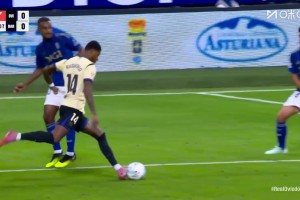 再造威脅！拉什福德外圍兜射遠角！奧維耶多門將飛身撲出！