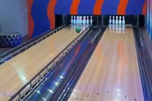 七尺長人！切特去試跑車發(fā)現(xiàn)自己完全坐不下！