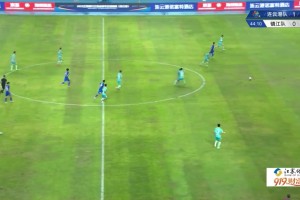 這是業(yè)余聯(lián)賽配合？蘇超連云港隊(duì)反擊中精彩漏球瞬間打穿對(duì)手防線