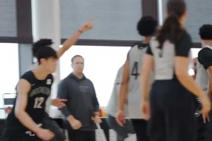 追求夢想！中國賽見！籃網(wǎng)訓練營里曾凡博一記反擊暴扣