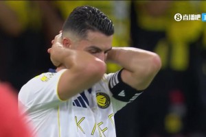 錯(cuò)失必進(jìn)機(jī)會(huì)！C羅禁區(qū)內(nèi)面對(duì)半空門(mén)暴力射門(mén)打飛了！