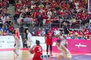 腳踝終結(jié)者！現(xiàn)場(chǎng)直拍李夢(mèng)連續(xù)crossover晃倒對(duì)手！點(diǎn)燃全場(chǎng)！