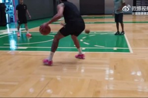 醫(yī)學(xué)奇跡啊簡直！塔圖姆四個月前跟腱撕裂，現(xiàn)在已經(jīng)開始練球了