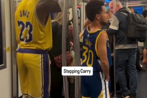 震驚！“老詹”竟與“庫(kù)里”一起坐地鐵??