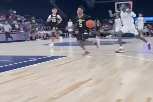 笑掉大牙！小哥根據(jù)隊標(biāo)讓女朋友猜隊名????