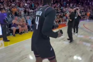 杰倫-格林首次穿上太陽球衣參加球迷活動！