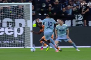 尤文丟球！阿季奇?zhèn)髑虮粩?！蘇萊馬納連續(xù)虛晃抽射遠角破門！