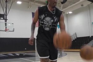 右手腕韌帶撕裂的杰倫-威廉姆斯展示自己休賽期左手的訓(xùn)練成果！