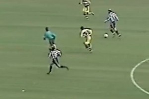 中場大魔王！齊達(dá)內(nèi)00年對陣帕爾馬個人集錦！