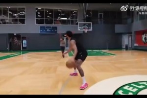 這就是“耐殺王”嗎？！塔圖姆跟腱撕裂僅四個月便重返球場訓(xùn)練！