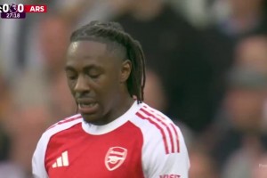 松弛仙人！埃澤vs紐卡個(gè)人集錦：多次造險(xiǎn)，被逼搶也不緊不慢