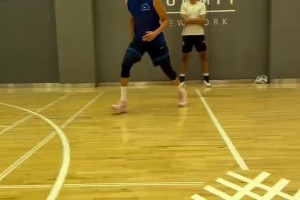 姆巴佩一到阿拉木圖就開始吃吃吃吃，這視角怎么像私生飯??